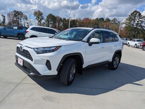 Certified 2025 Toyota RAV4 XLE image 3