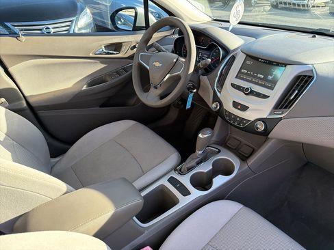 Used 2018 Chevrolet Cruze LS image 16