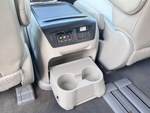 Used 2013 Toyota Sienna XLE w/ Entertainment Pkg FWD image 18