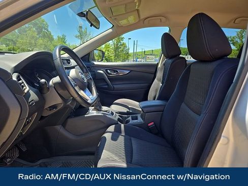 Used 2018 Nissan Rogue SV AWD/4WD image 2