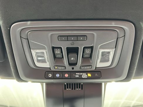 Used 2025 GMC Sierra 1500 Denali Ultimate image 42