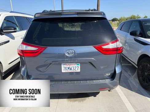 Used 2015 Toyota Sienna XLE Premium FWD image 6