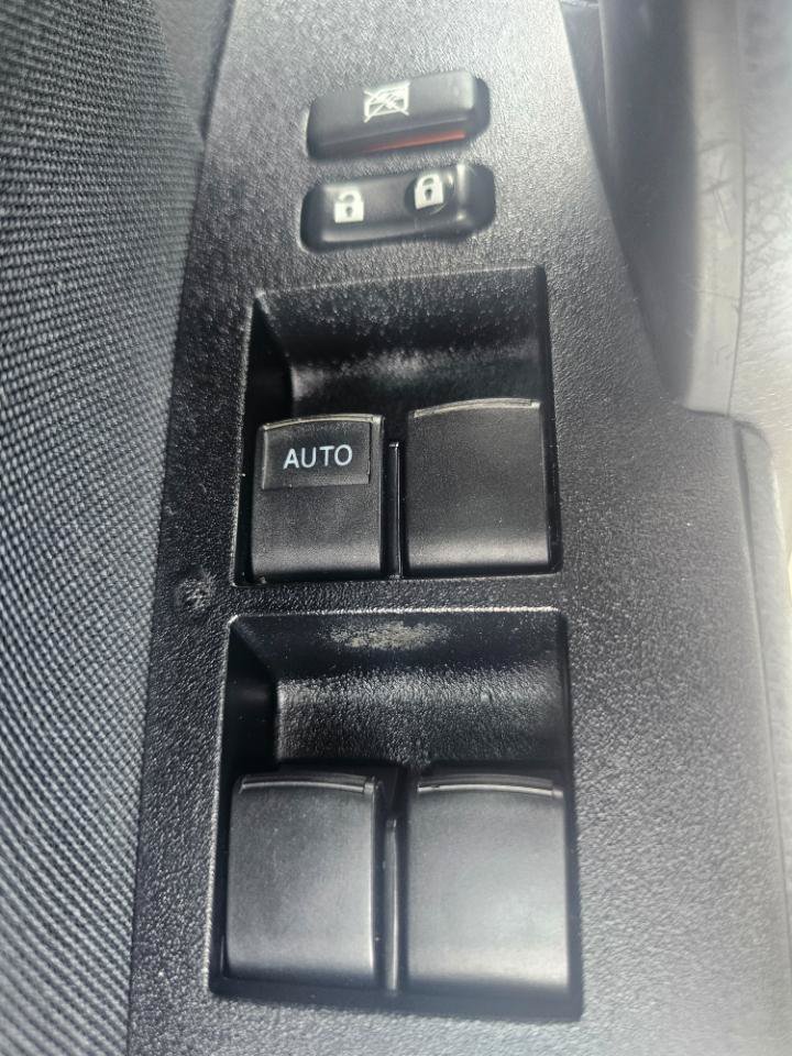 Used 2015 Toyota Corolla LE FWD image 28