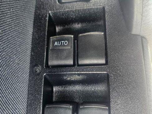 Used 2015 Toyota Corolla LE FWD image 28