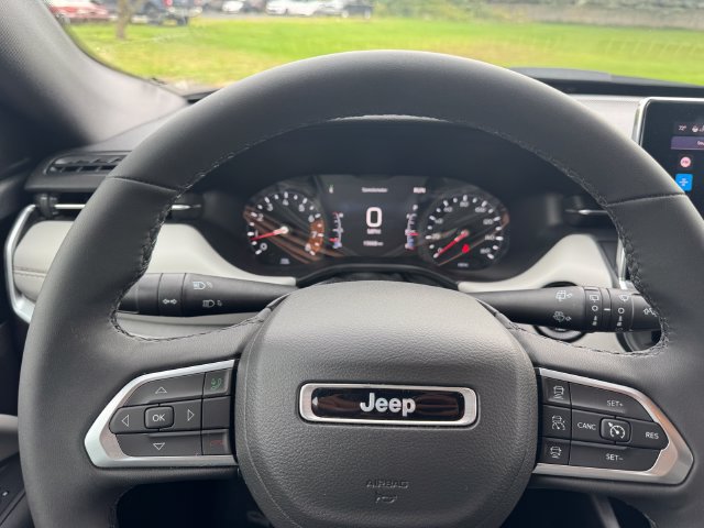 Certified 2025 Jeep Compass Limited AWD/4WD image 22