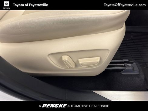 Used 2023 Toyota Highlander XLE image 8