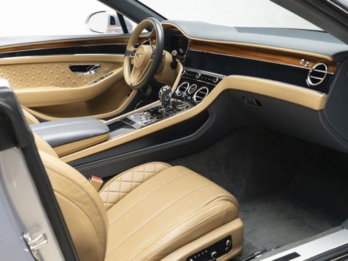 Used 2020 Bentley Continental GT image 40