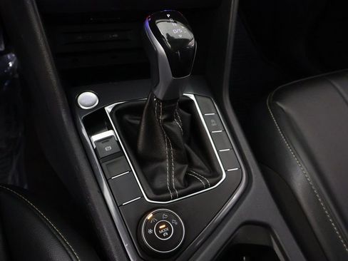 Used 2024 Volkswagen Tiguan SE w/ Panoramic Sunroof Package image 52