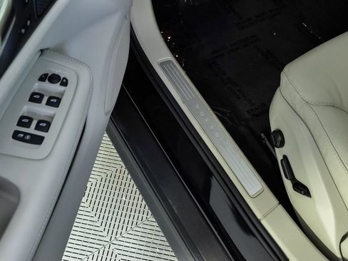Certified 2024 Volvo V60 B5 Cross Country Plus image 10