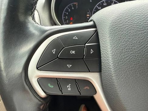 Used 2021 Jeep Grand Cherokee Laredo AWD/4WD image 16