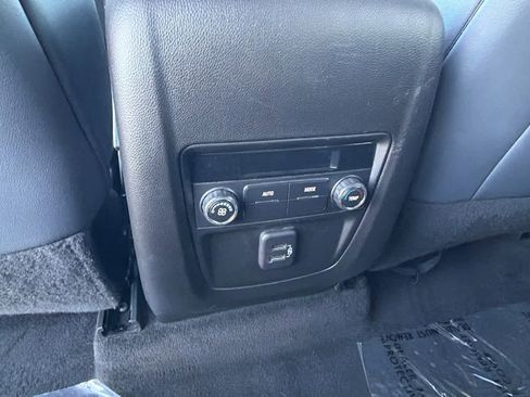 Used 2022 Buick Enclave Essence image 25