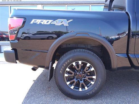 Used 2022 Nissan Titan PRO-4X w/ Pro-4x Convenience Package AWD/4WD image 4