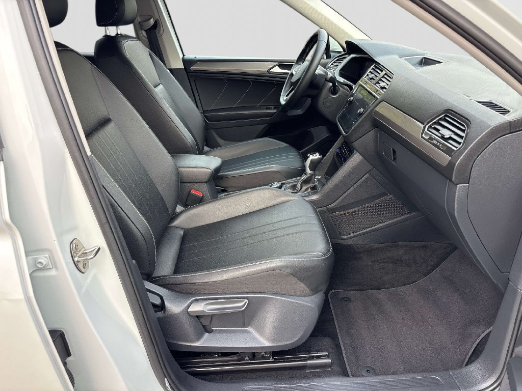 Certified 2023 Volkswagen Tiguan SE AWD/4WD image 16
