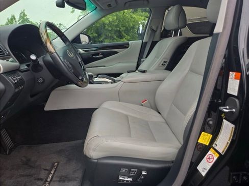 Used 2017 Lexus LS 460 RWD image 6