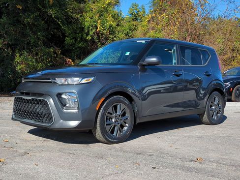 Certified 2021 Kia Soul S image 2