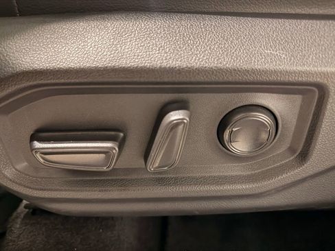 Used 2022 Toyota Tundra Limited w/ Power Package image 15