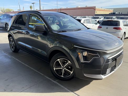 Used 2024 Kia Niro EX image 6