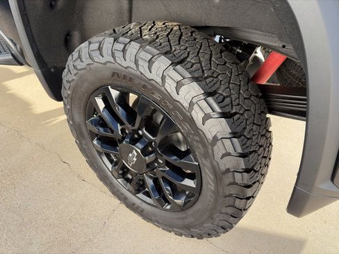 Used 2025 Chevrolet Silverado 2500 LT w/ Trail Boss Package image 9