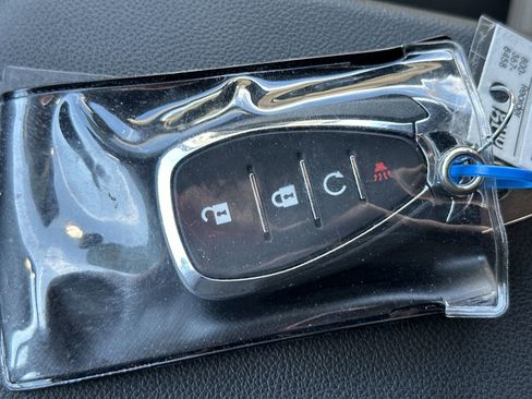 Certified 2025 Chevrolet Trax RS image 34