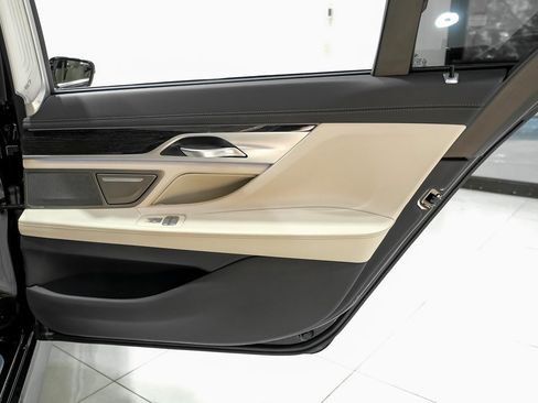 Used 2021 BMW ALPINA B7 xDrive image 44