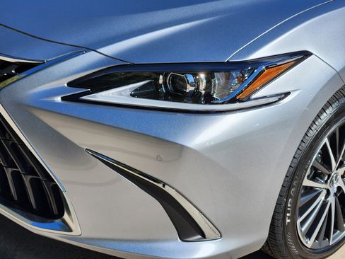 New 2025 Lexus ES 350 w/ Premium Package image 5