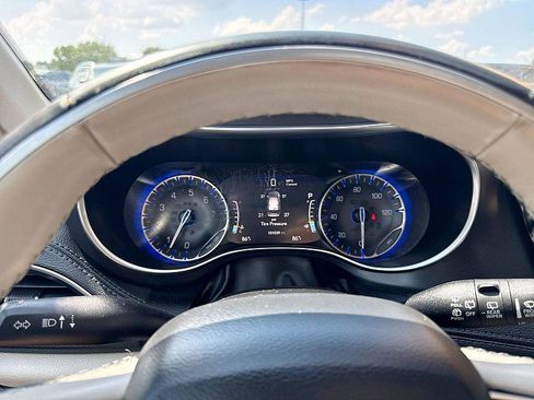 Used 2020 Chrysler Pacifica Limited FWD image 21