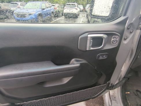 Used 2022 Jeep Wrangler Sport AWD/4WD image 10
