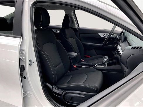 Used 2024 Kia Forte LXS w/ LXS Technology Package image 7