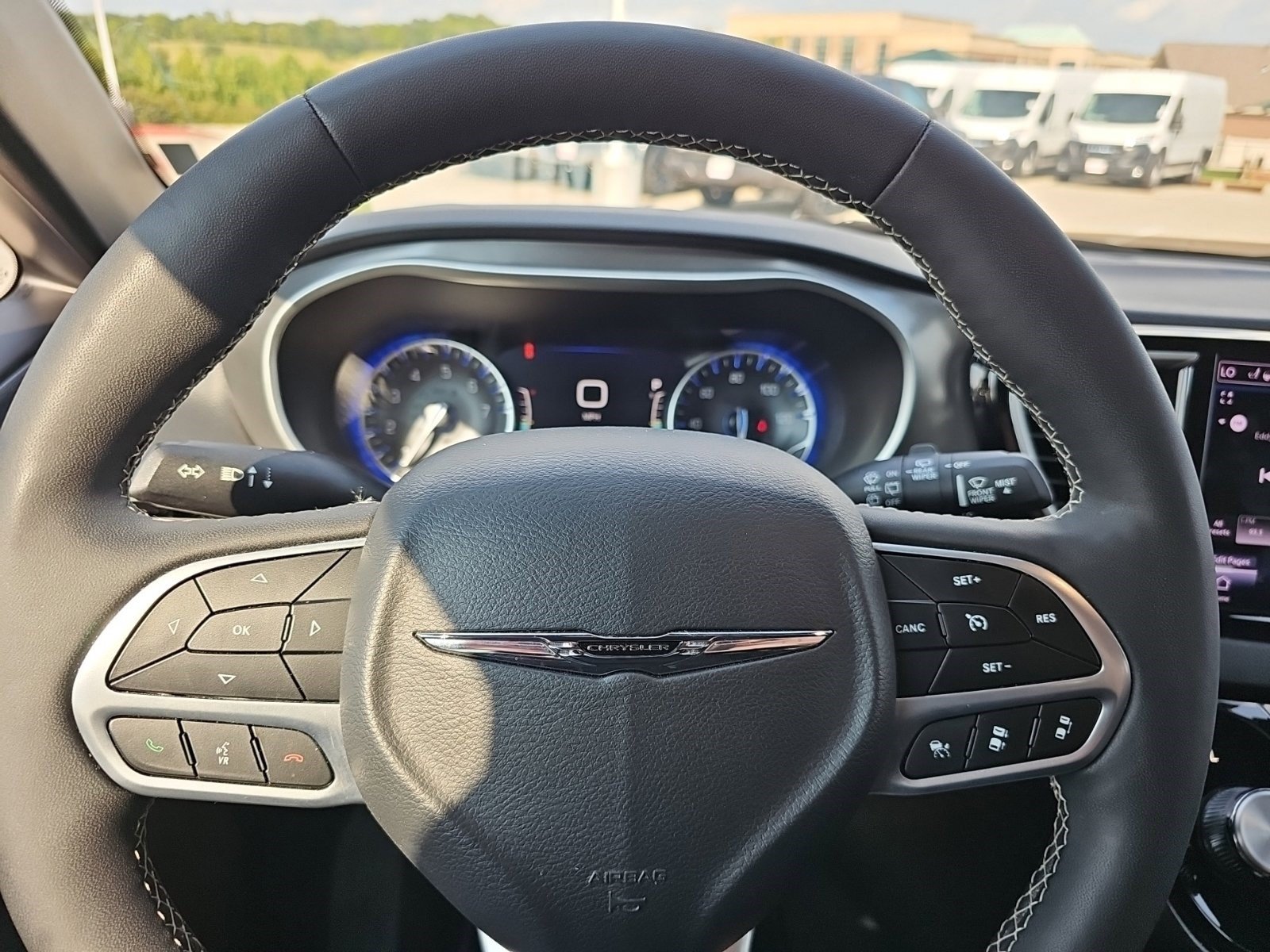 Used 2025 Chrysler Pacifica Select FWD image 21