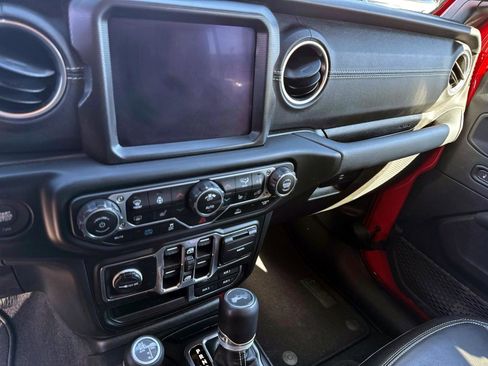 Used 2023 Jeep Wrangler Unlimited Sahara w/ Cold Weather Group AWD/4WD image 16