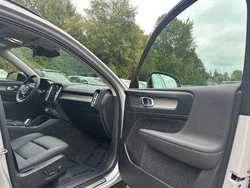 Used 2025 Volvo XC40 B5 Plus w/ Climate Package image 10