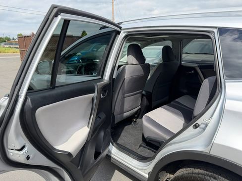 Used 2015 Toyota RAV4 XLE AWD/4WD image 9