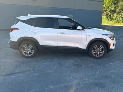 Used 2021 Kia Seltos LX AWD/4WD image 5
