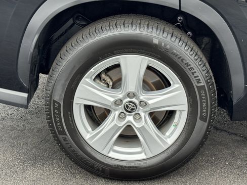 Used 2023 Toyota Highlander LE image 42