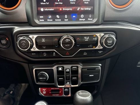 Used 2022 Jeep Gladiator Mojave w/ Trailer Tow Package AWD/4WD image 19