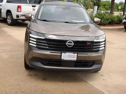 Certified 2025 Nissan Kicks SR FWD image 5