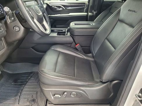 Used 2021 GMC Yukon XL Denali w/ Denali Premium Package image 17