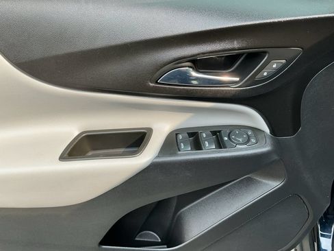 Used 2020 Chevrolet Equinox LS w/ LPO, Floor Liner Package FWD image 10