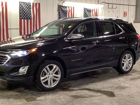 Used 2018 Chevrolet Equinox Premier image 2