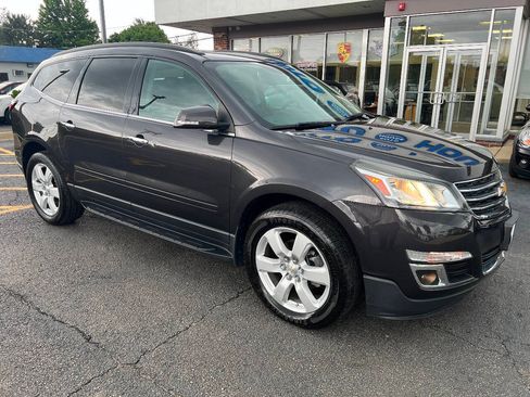 Used 2016 Chevrolet Traverse LT w/ Traveler's Package FWD image 4