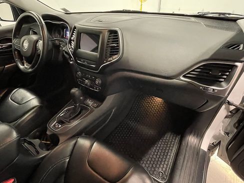 Used 2020 Jeep Cherokee Latitude Plus w/ Cold Weather Group image 27