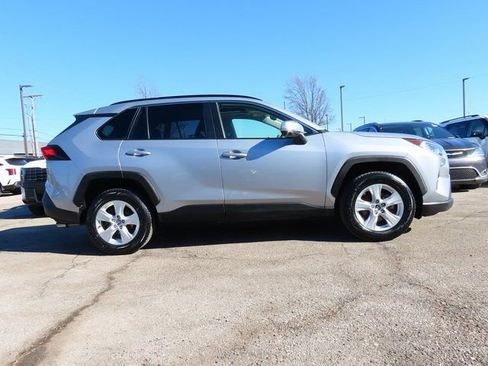 Used 2019 Toyota RAV4 XLE image 8