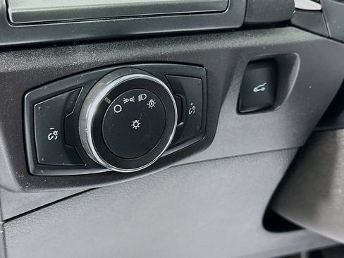 Used 2016 Ford Fusion SE FWD image 11