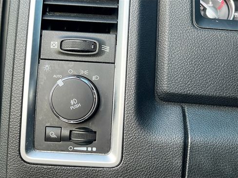 Used 2016 RAM 1500 Limited image 10