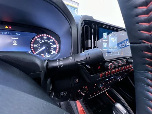 Used 2025 Nissan Frontier PRO-4X w/ Pro Convenience Package AWD/4WD image 19