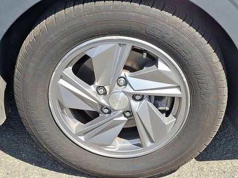 Used 2024 Hyundai Elantra SE FWD image 9
