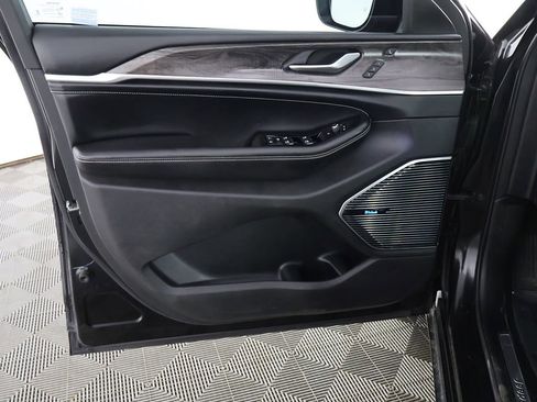 Used 2021 Jeep Grand Cherokee L Overland w/ Advanced Protech Group III image 28