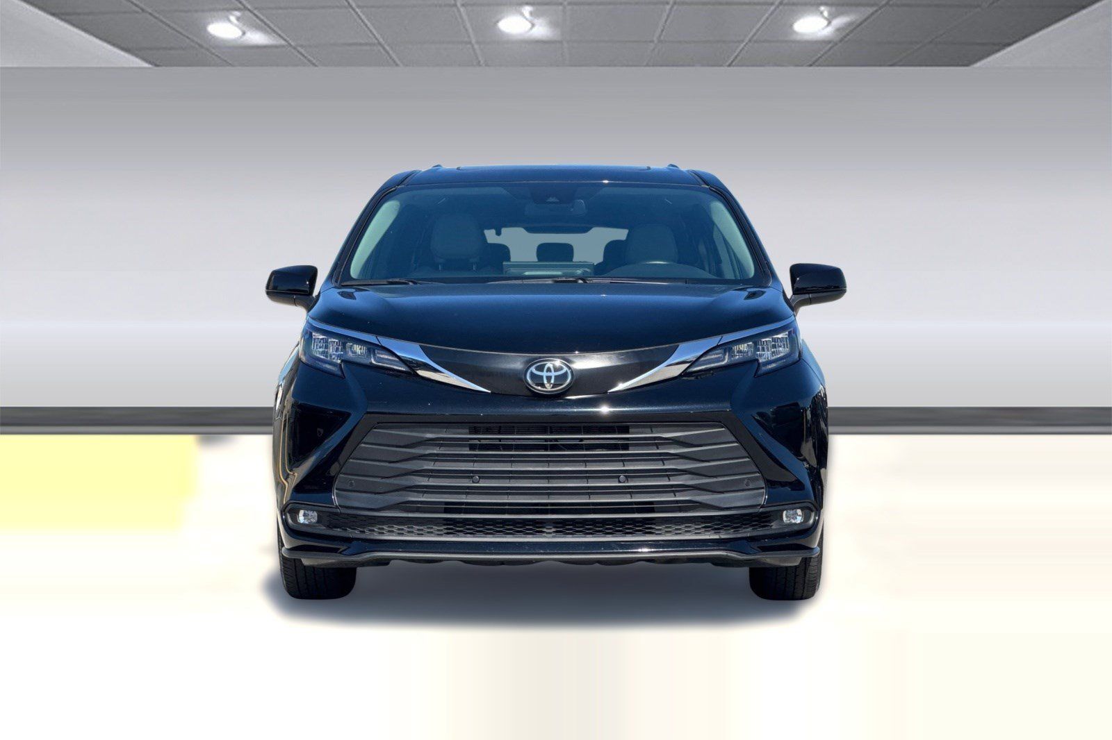 Used 2026 Toyota Sienna XLE FWD image 6