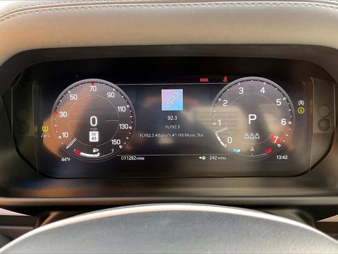 Used 2025 Land Rover Defender 110 S image 13