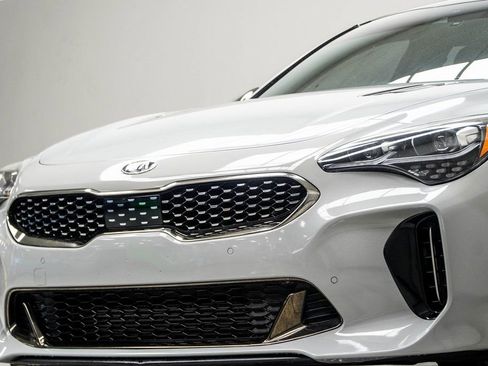 Used 2020 Kia Stinger GT1 image 2